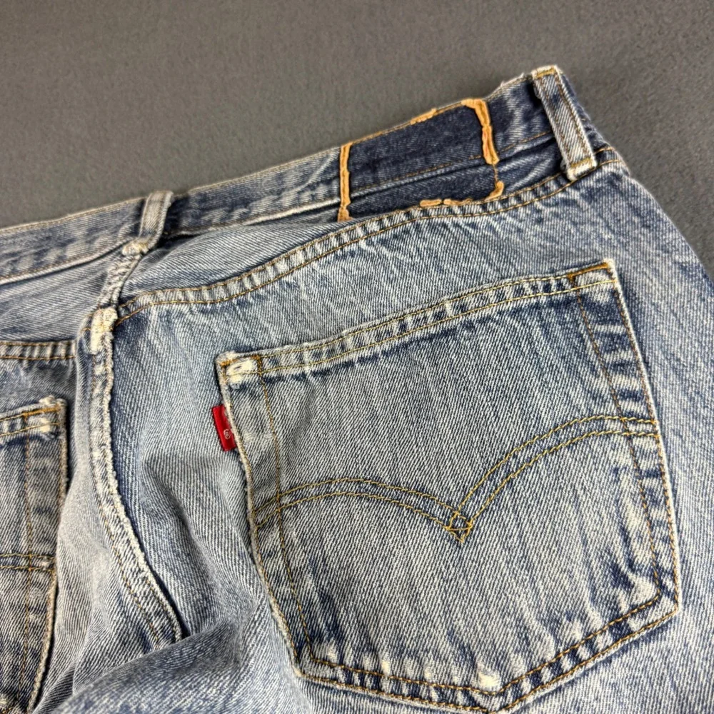 Levis 501 Jeans Men's 34x34 (Fits 32x32) Blue Button Fly Straight Leg Regular